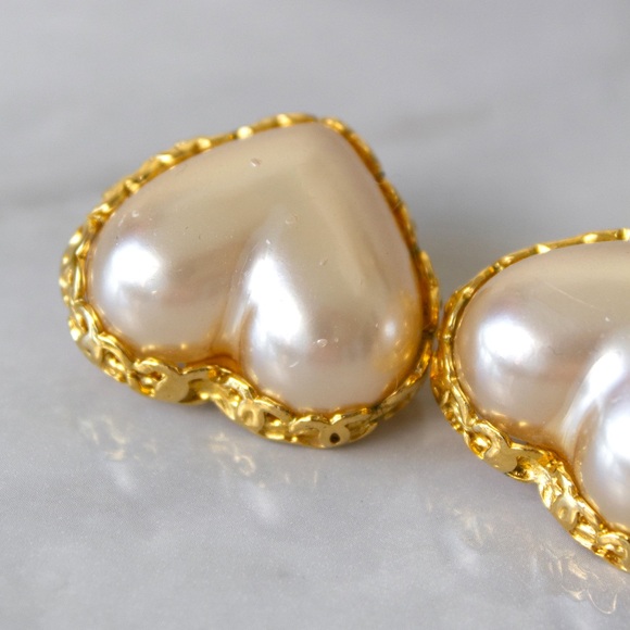 Chanel Vintage S/S1992 Pearl Heart Gold Collection 28 Clip Earrings Brooch Set - Picture 8 of 13